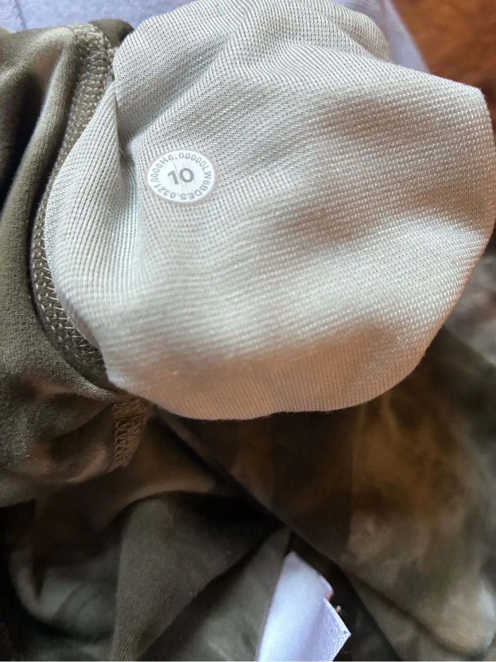 Lululemon women’s Olive Tie-Dye Leggings